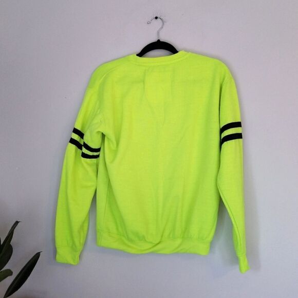 Six Flags Wonder Woman DC Comics Neon Green Pullover Crew Neck Youth XL Sweater - Picture 2 of 7